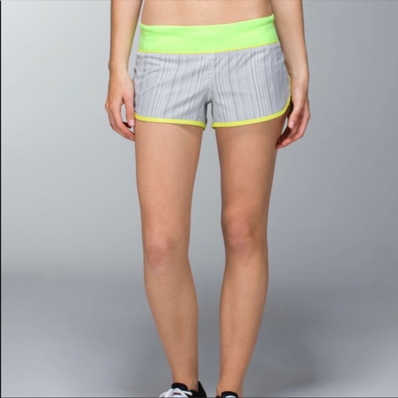 Lululemon Run: Speed Short 2 way stretch size 4 - Picture 2 of 10